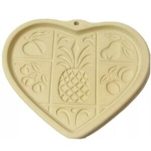Pampered Chef Hospitality Heart Cookie Mold 5"x6" Stoneware Vintage 2001 Retired
